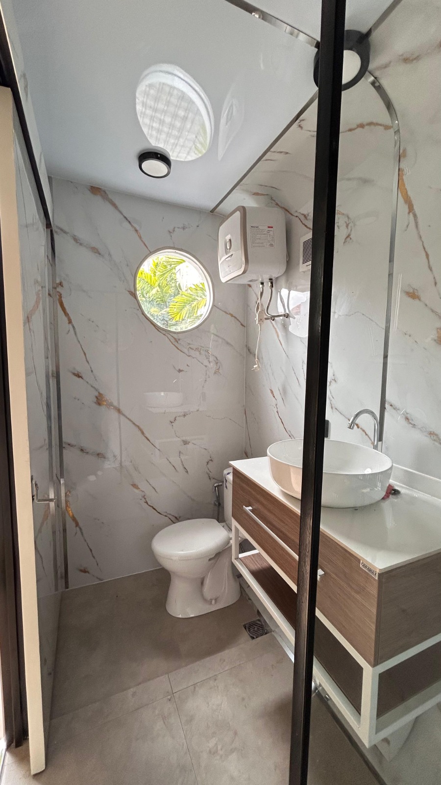Caseea interior — bright marble bathroom